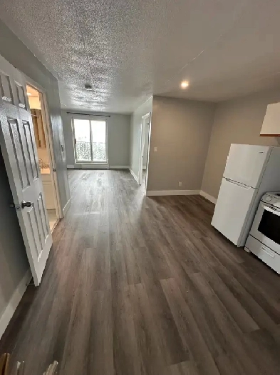 One Bedroom available August 1st Image# 6