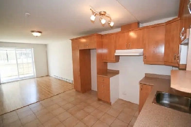 logement 3 1/2 Saint-Hubert, Grand, Air climatisé, libre Image# 5