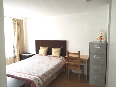 Master Bedroom with Private bathroom Downtown Toronto Image# 3