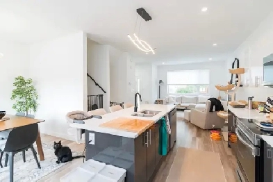 For Rent! 5 bed 3 1/2 baths In heart of St Boniface. $3000/mnth Image# 25