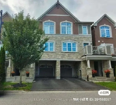 Aurora Luxury Townhouse Private Room For Rent Image# 5