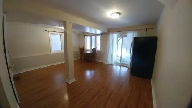 1 Bedroom Walkout Basement Apartment in Thornhill Woods Image# 2