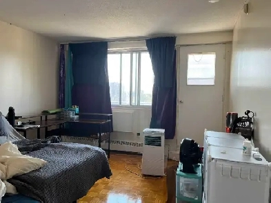 Studio Aug 1st, walk to Snowdon & Villa-Maria Metro, heat incl Image# 1