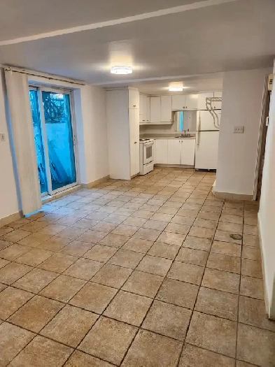 Spacieux 3 1/2 – près du métro Plamondon Image# 1