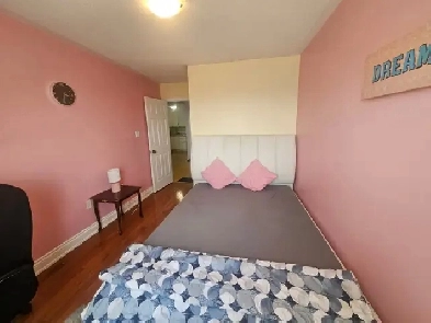 Furnished 1 Private Bedroom – Midtown East |  10 Mins to DT Image# 3