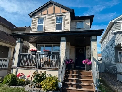 12 Copperpond Grove SE House for Rent Image# 11