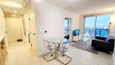 Fully Furnished 2 Bed   Den 1 Bath Luxury Condo next to Skytrain Image# 9