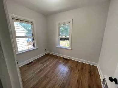 NEWLY RENOVATED 5 BEDROOM HOUSE FOR RENT. STUDENTS ARE WELCOME! Image# 3