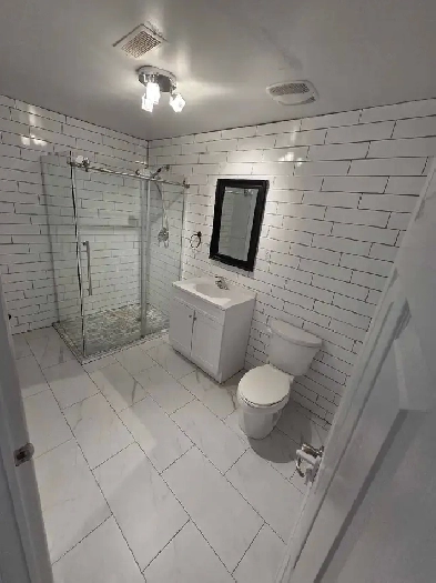 2 Bed basement Leslie/Mullock Image# 3
