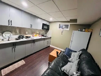 one bedroom basement Image# 3