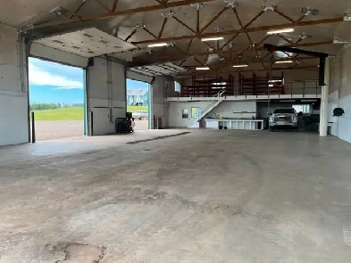 Shop, 7000ft2, big doors, 7000ft2 storage,near Didsbury overpass Image# 6