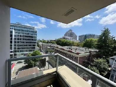 Fairview 1BR Den 1 parking Image# 2
