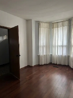 Two bedrooms at DT near Bathurst and Bloor,  available  1 Sept Image# 10