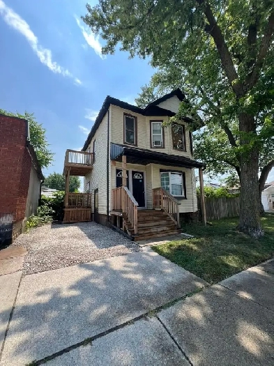 1 BED 1 BATH - PRIVATE PARKING - INSUITE LAUNDRY Image# 9