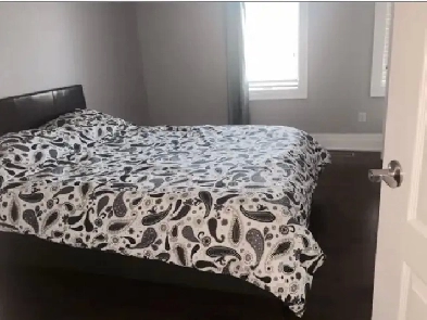 Mulock / Newmarket Roommate Private Room Image# 1