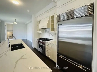 4 bed 4 bath semidetached - 16th / Bayview Image# 8