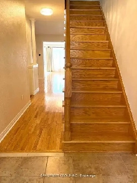 4 bed 3 bath house - Rutherford and Dufferin Image# 6