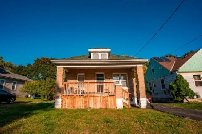 Luxury Student Rental - Sept 1 - One Room Available - Fanshawe Image# 2