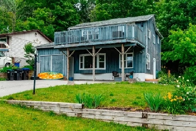 Beautifully Update Homed - 452 Broderick Street, Tay Township Image# 5
