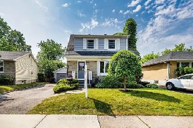 Beautifully updated 3-bedroom, detached home Image# 2