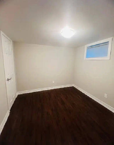 4 bedrooms basement Image# 1