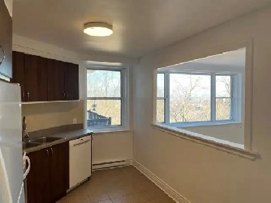 BEAU 31/2 AU SOMMET AVENUE RIDGEWOOD MONTREAL Image# 4