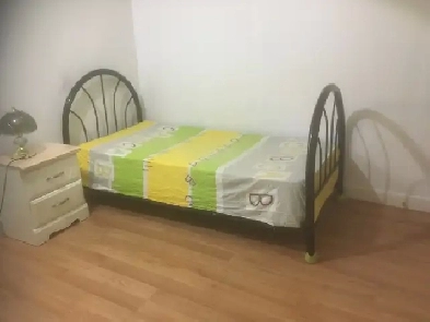Room close to Algonquin College Image# 1