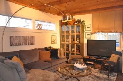 Beaches 1 Bdrm Industrial Chic Coach House Image# 5