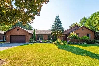 Beautiful Brick Bungalow in Fergus Image# 1