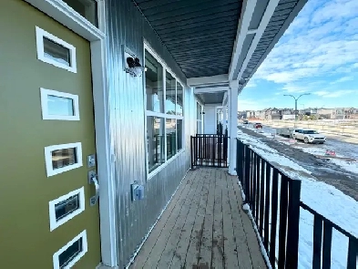 Ready to Move In Sept 1 – Townhouse in Livin Image# 2