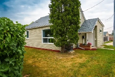 FOR SALE: Updated 1.5-storey home in quiet St. Charles Image# 5