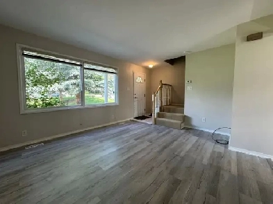 Bright renovated townhouse located in Killarney Glen Court Image# 15