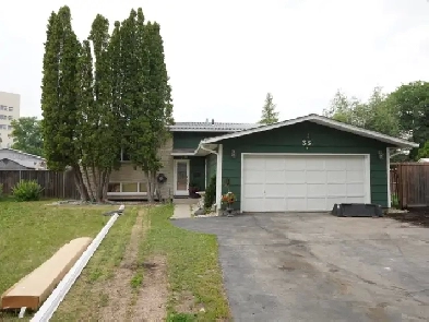 Spacious Charleswood Bi-Level with Pool on Massive Lot Image# 3