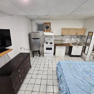 URGENT URGENT room Image# 3