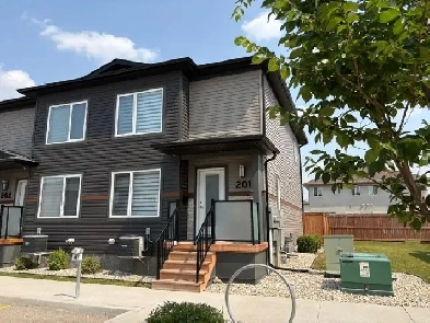 201-205 Peguis Street, Wpg, MB. Your Dream Home Waits for You! Image# 3