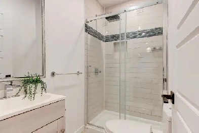Grand Studio avec Balcon  – 1 ½ Nice Apartment -metro Berri-UQAM Image# 6