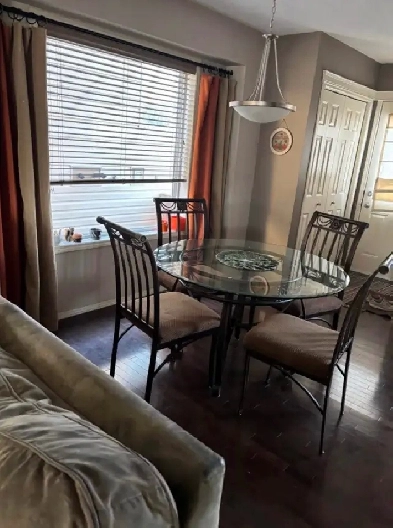 Room for rent in Panorama nw.available now. Image# 5