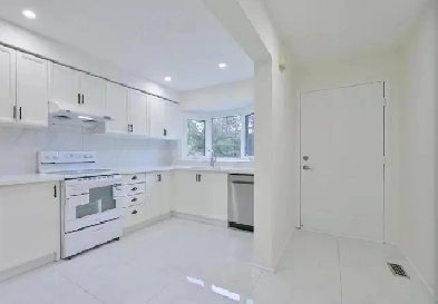Fully Renovated townhome for lease ! Image# 4