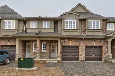 Modern Comfort Meets Prime Location – 3 Bed Townhome on Madonna Image# 2