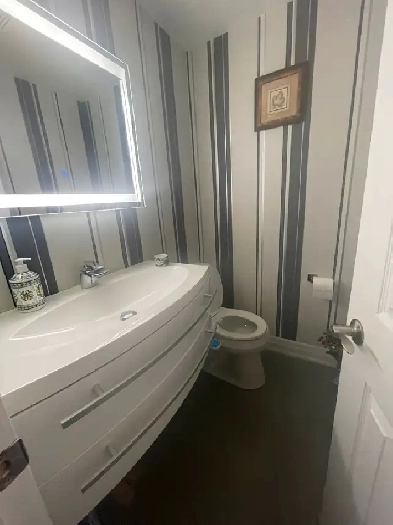 Rental each room av  3 bedrooms furnished working professional Image# 7