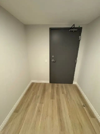 1 Bed   Den Unit For Lease Image# 3