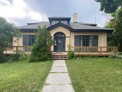 2 Bed, 2 Bath apartment in Alwington neighbourhood- 3-124 Centre Image# 9