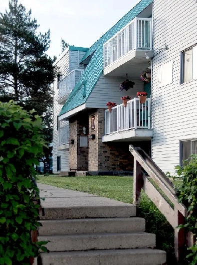 3 Bedroom Eagle at Tamaron Square - First and Last Month Rent Fr Image# 1