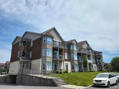 Grand appartement à 2 chambres à coucher, 1,018 pc à Brossard Image# 5