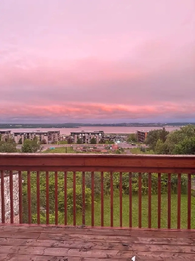 MAGNIFIQUE 4½ AVEC VUE IMPRENABLE SUR LE FLEUVE Image# 1