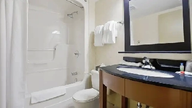 Fully Furnished 1 Bedroom – Month-to-Month – Downtown London Image# 4