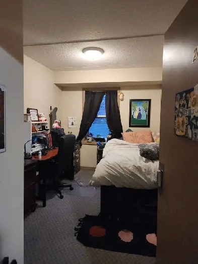 Room for sublet. $875 . September 2025 to April 2025. Image# 5