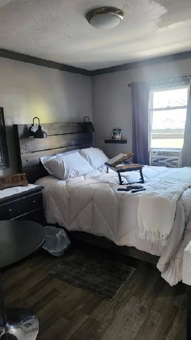 Fully furnished, TV and Internet included 1 Bedroom Image# 1
