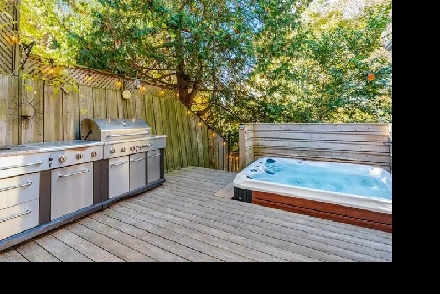 Entire House with Hot Tub Image# 7