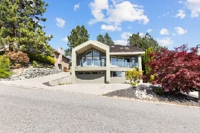 Comfort & privacy for the entire family w/ 6 beds & 6 baths Image# 3